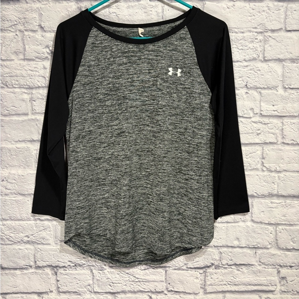 Under Armour Women's Black and Gray Raglan Top Medium